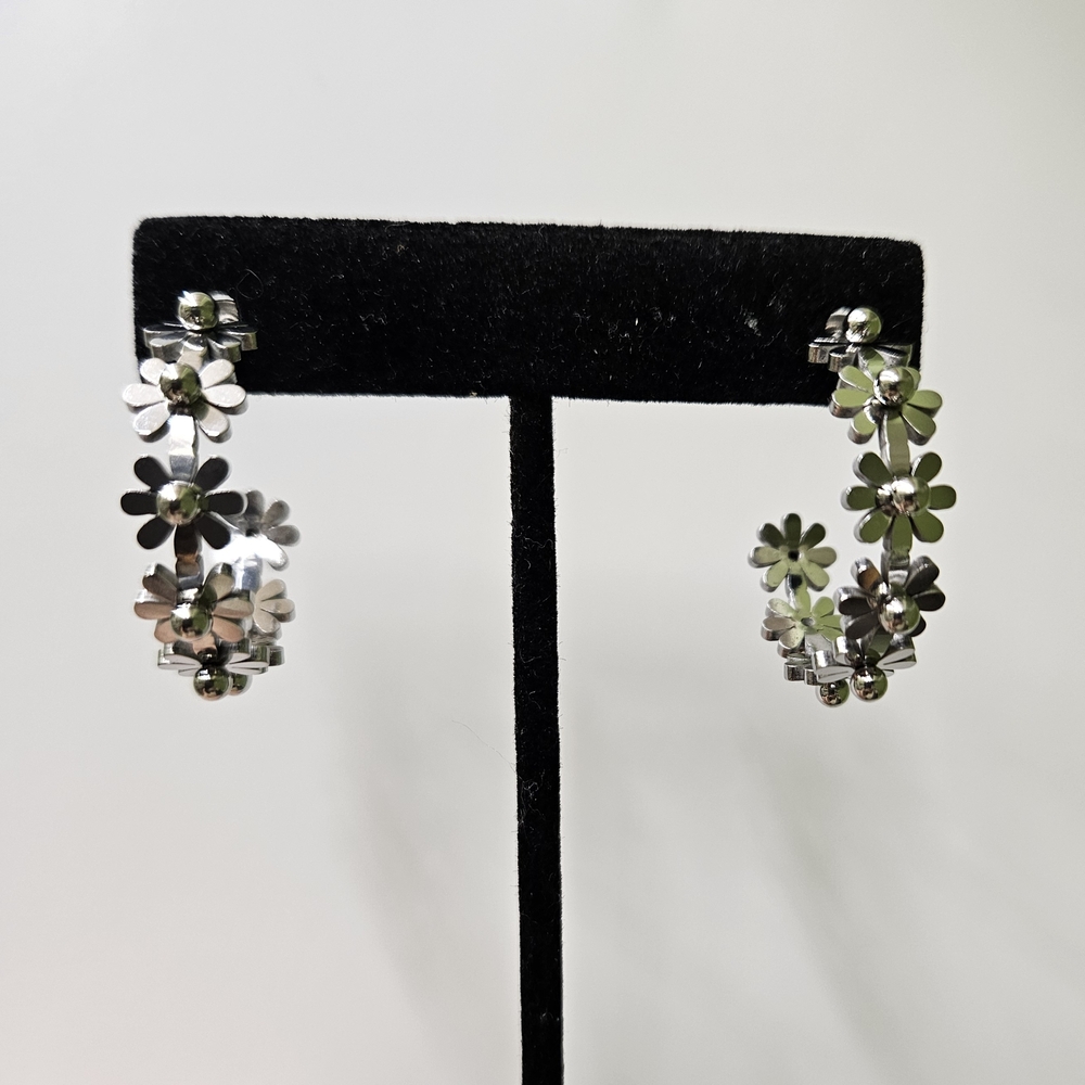 Daisy Hoop Earrings Titanium Steel - Picture 6 of 10